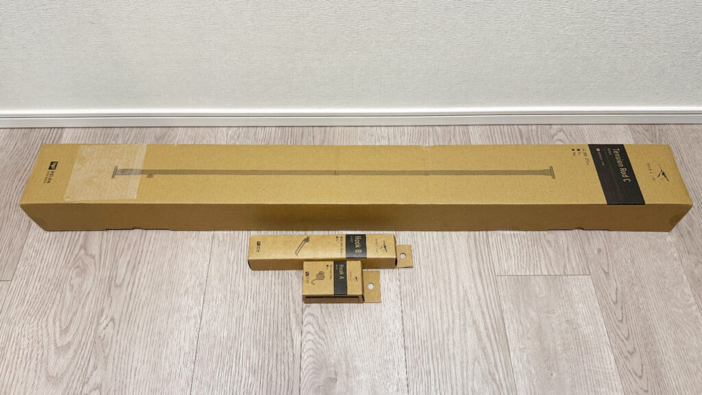 DRAW A LINE。届いた箱からすでにスタイリッシュ。今回はロッド本体と、専用フック2種を購入しました。