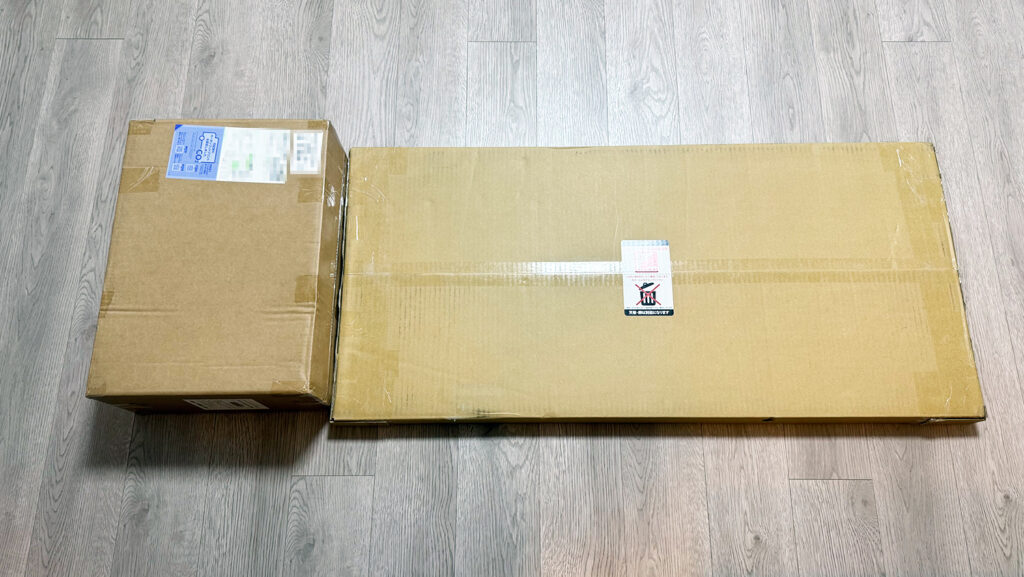 かなでもの ローテーブルの梱包箱。天板と脚の2箱構成